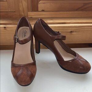 Clarks Women's Tan and Brown Mary Jane Heels